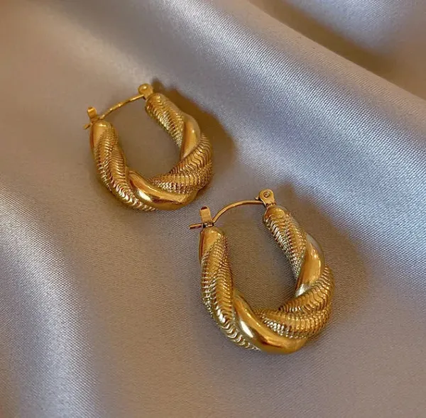 Gold_Classic_Twisted_Earrings_For_Women